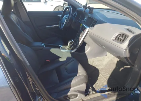 2015 Volvo V60 T5 Premier из США, поврежденный, VIN YV126MEB3F1209061